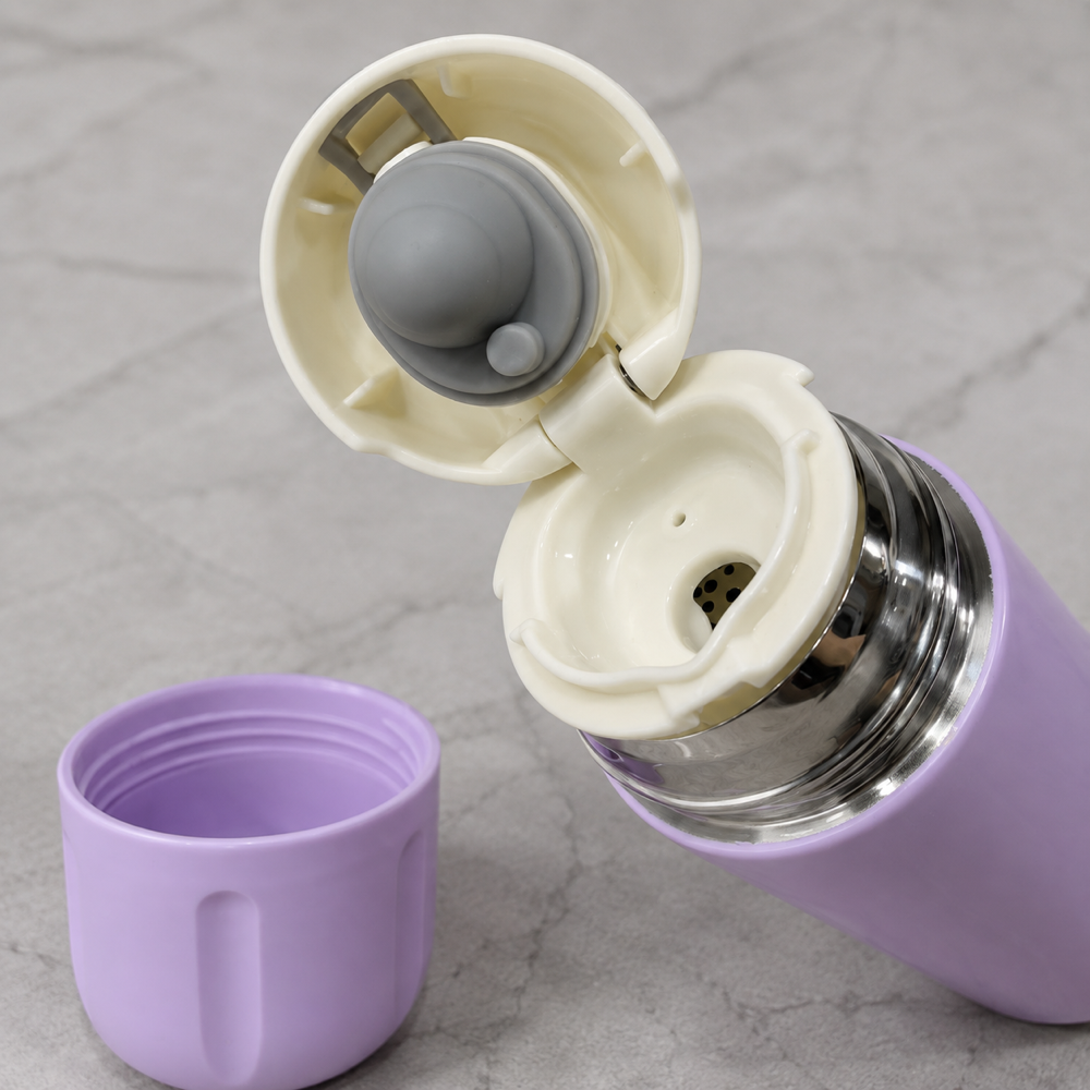 Detalle del mecanismo interno de la tapa del Vaso Térmico Bachelor