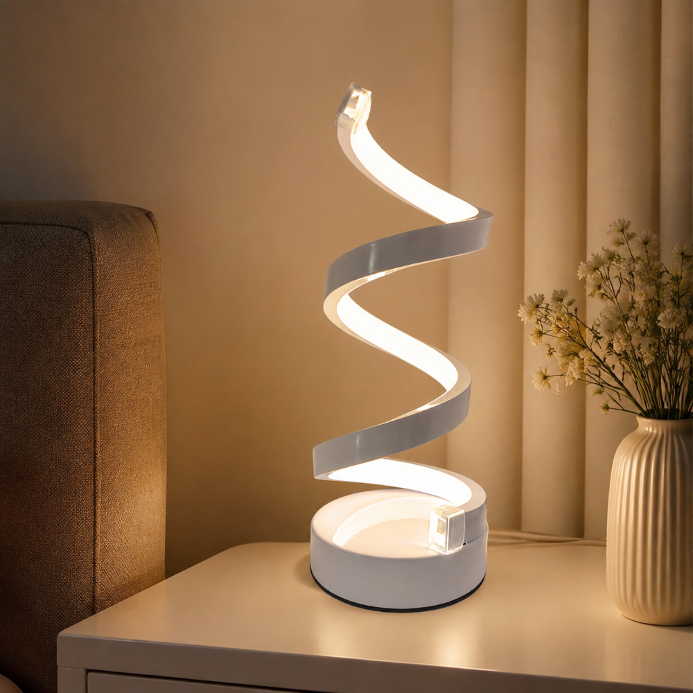 Lámpara LED Espiral blanca encendida en una mesa auxiliar