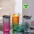 Vaso labrado con tapa y sorbete